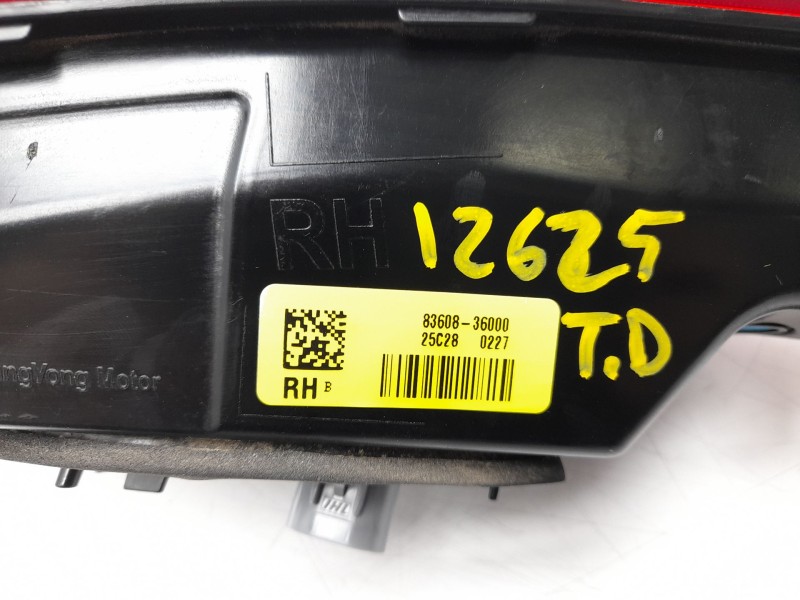 Recambio de piloto trasero derecho interior para kg mobility rexton referencia OEM IAM  8360836000 