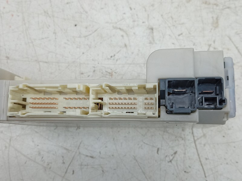 Recambio de caja reles / fusibles para lexus rc referencia OEM IAM  8273053J31 