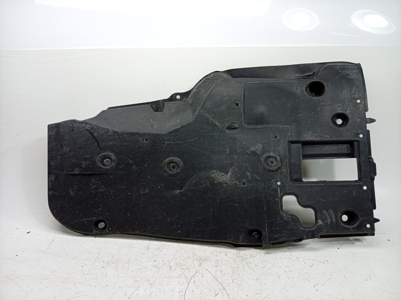 Recambio de cubrecarter para lexus rc referencia OEM IAM  5816724010 