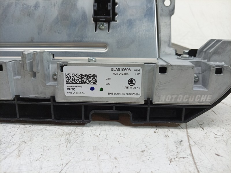 Recambio de pantalla multifuncion para skoda enyaq iv suv (5az) 80x 4x4 referencia OEM IAM 5HB01474354 5LA919606 