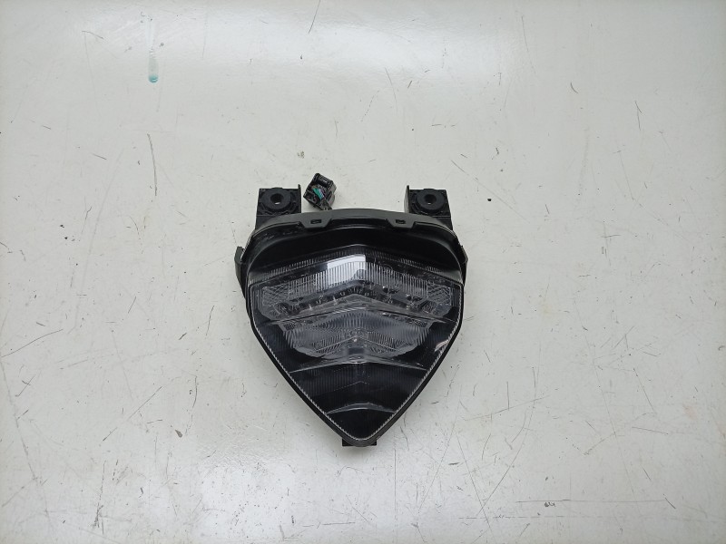 Recambio de piloto trasero central para honda cb 500f cb 500 f referencia OEM IAM 33701MJWJ82 33701MJWJ82 22618778