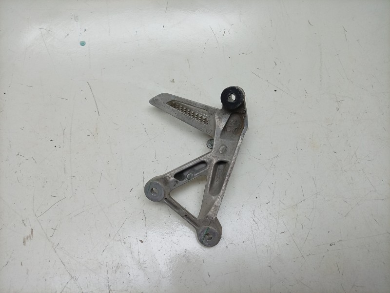 Recambio de estribera derecha para honda cb 500f cb 500 f referencia OEM IAM  50715MJWJ00 