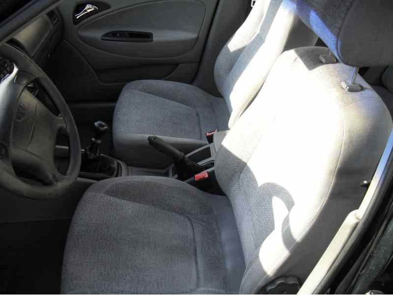 daewoo nubira berlina del año 2000