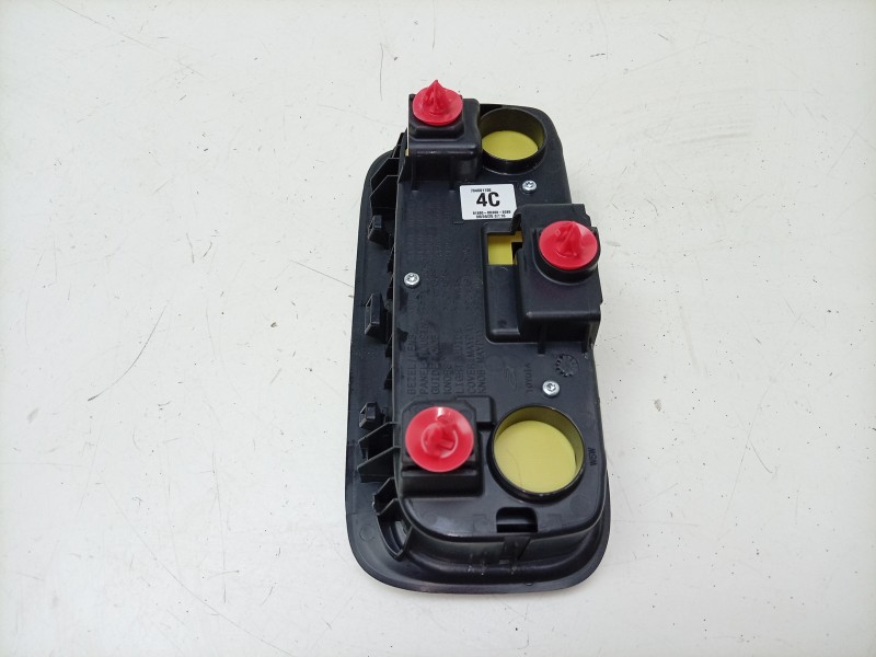Recambio de luz interior para toyota yaris (_p21_, _pa1_, _ph1_) 1.5 hybrid (mxph10) referencia OEM IAM 81260K0100B0 81260K0100B