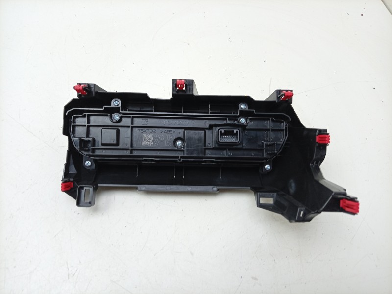 Recambio de mando climatizador para toyota yaris (_p21_, _pa1_, _ph1_) 1.5 hybrid (mxph10) referencia OEM IAM  559000DP40 