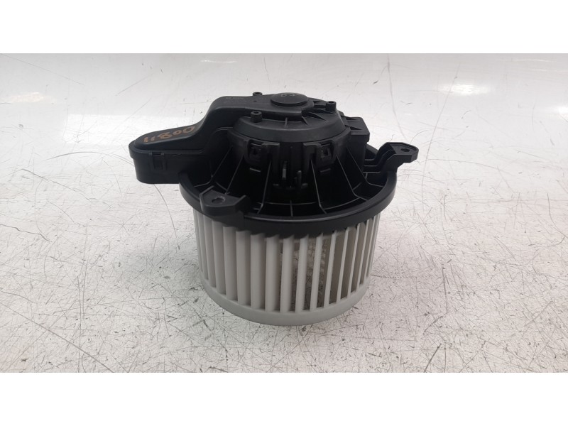 Recambio de ventilador calefaccion para ssangyong rexton limited 4x4 referencia OEM IAM 6911336500  
