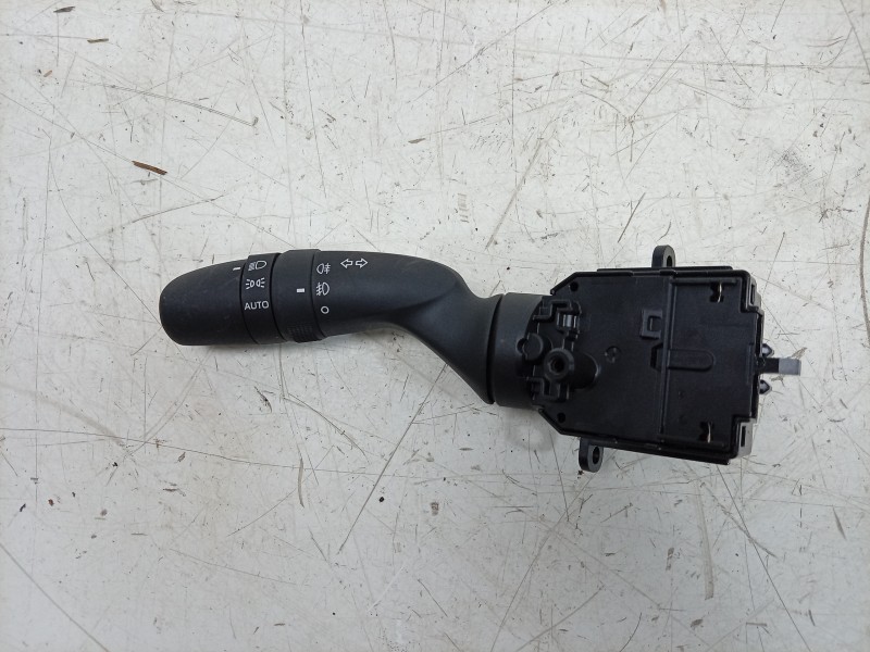 Recambio de mando intermitentes para toyota yaris (_p21_, _pa1_, _ph1_) 1.5 hybrid (mxph10) referencia OEM IAM 8432902020 843290