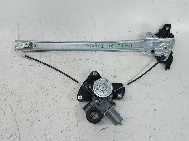 Recambio de elevalunas delantero izquierdo para toyota yaris (_p21_, _pa1_, _ph1_) 1.5 hybrid (mxph10) referencia OEM IAM  69820