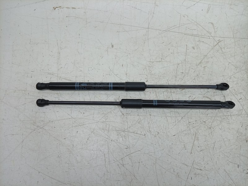 Recambio de amortiguadores maletero / porton para toyota yaris (_p21_, _pa1_, _ph1_) 1.5 hybrid (mxph10) referencia OEM IAM  689