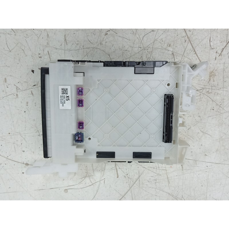 Recambio de caja reles / fusibles para toyota yaris (_p21_, _pa1_, _ph1_) 1.5 hybrid (mxph10) referencia OEM IAM 63573244 827305