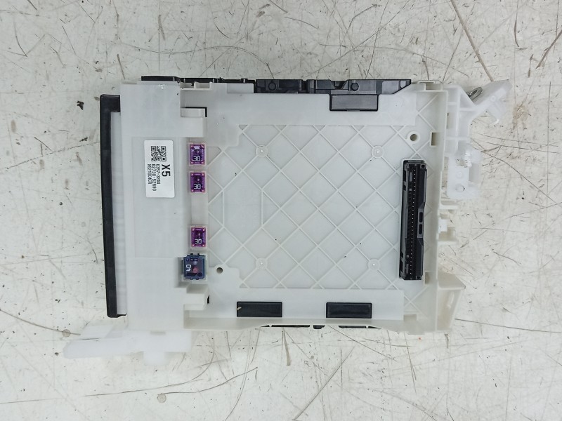 Recambio de caja reles / fusibles para toyota yaris (_p21_, _pa1_, _ph1_) 1.5 hybrid (mxph10) referencia OEM IAM 63573244 827305