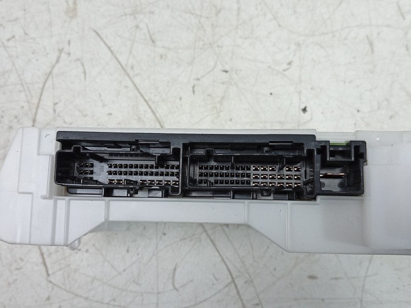 Recambio de caja reles / fusibles para toyota yaris (_p21_, _pa1_, _ph1_) 1.5 hybrid (mxph10) referencia OEM IAM 63573244 827305