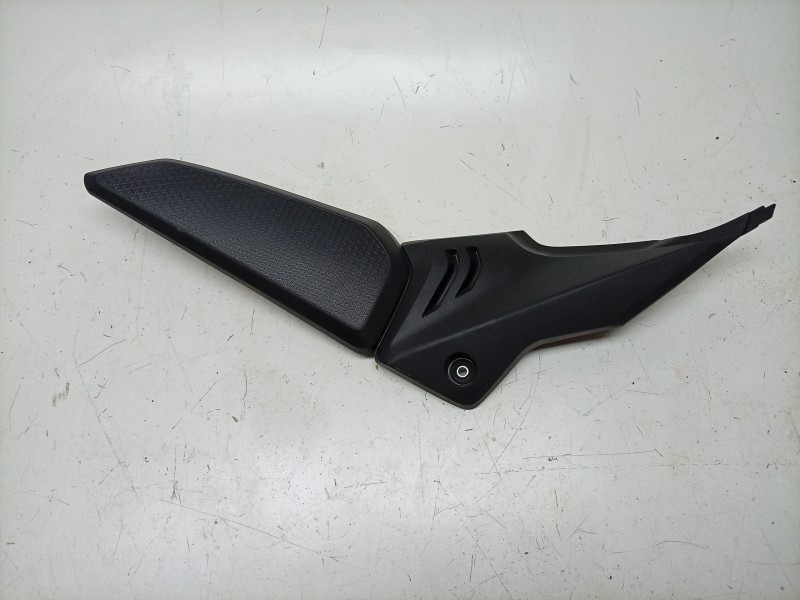 Recambio de moldura para honda cb (501cc - ) cb 650 r (rh08, rh02) referencia OEM IAM  83611MKYD500 