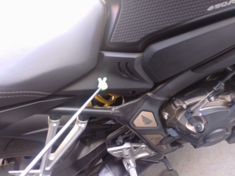 Recambio de moldura para honda cb (501cc - ) cb 650 r (rh08, rh02) referencia OEM IAM  83611MKYD500 