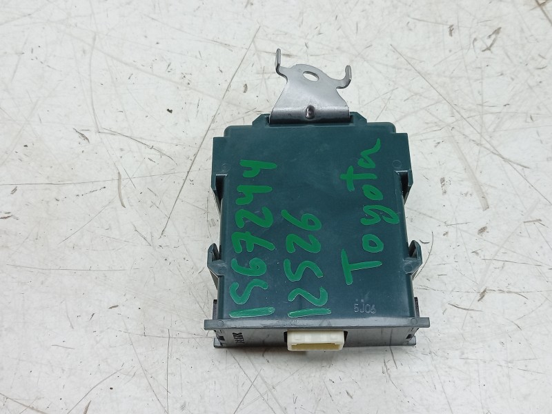 Recambio de modulo electronico para toyota yaris (_p21_, _pa1_, _ph1_) 1.5 hybrid (mxph10) referencia OEM IAM 1669003682 865720D