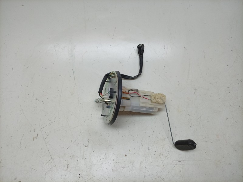 Recambio de bomba combustible para honda cb (501cc - ) cb 650 r (rh08, rh02) referencia OEM IAM  16700MKND52 UCT35HU67