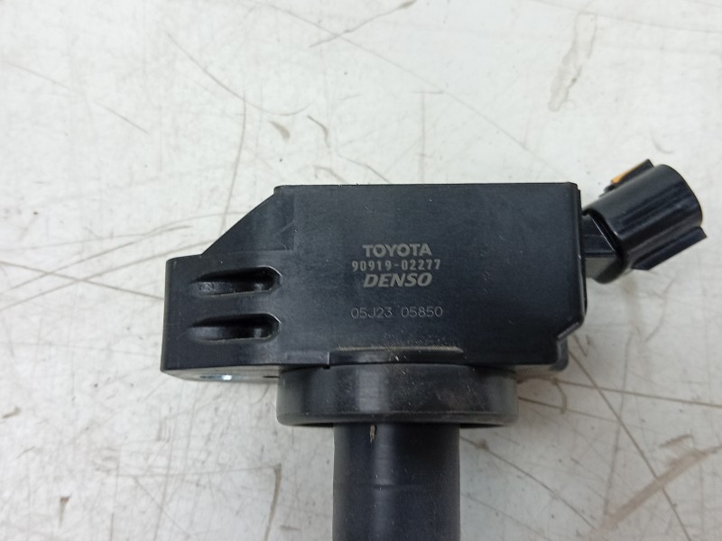 Recambio de bobina encendido para toyota yaris (_p21_, _pa1_, _ph1_) 1.5 hybrid (mxph10) referencia OEM IAM 05J2305850 909190227
