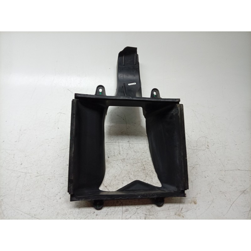 Recambio de canalizador de aire para maserati ghibli iii (m157) 3.0 s q4 referencia OEM IAM  670038777 