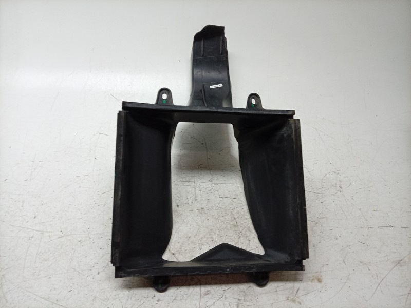 Recambio de canalizador de aire para maserati ghibli iii (m157) 3.0 s q4 referencia OEM IAM  670038777 
