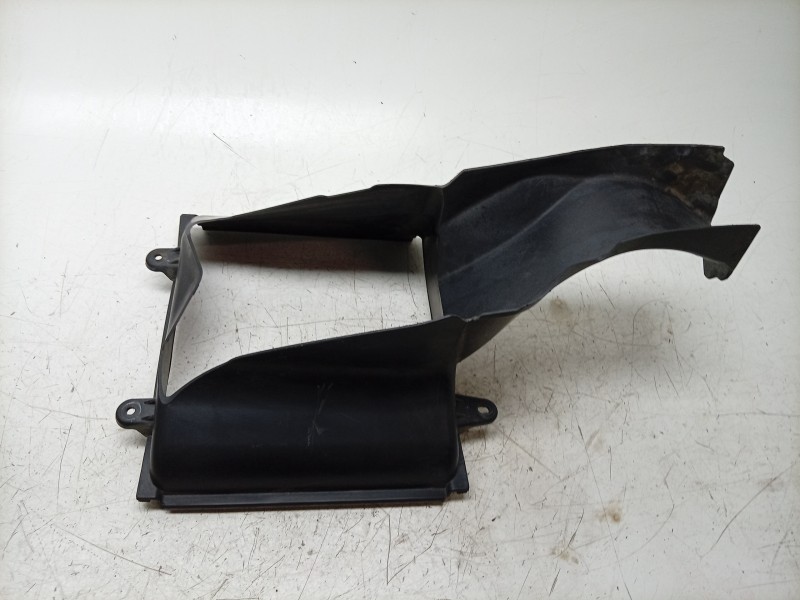Recambio de canalizador de aire para maserati ghibli iii (m157) 3.0 s q4 referencia OEM IAM  670038777 