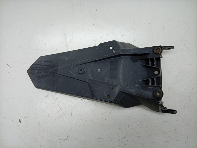 Recambio de guardabarros trasero para honda pcx 125 referencia OEM IAM  80101K1YD100 