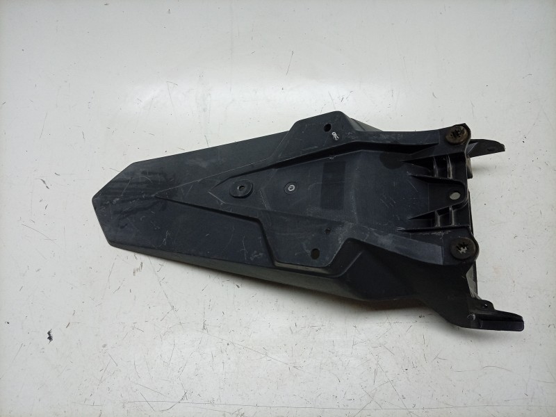 Recambio de guardabarros trasero para honda pcx 125 referencia OEM IAM  80101K1YD100 