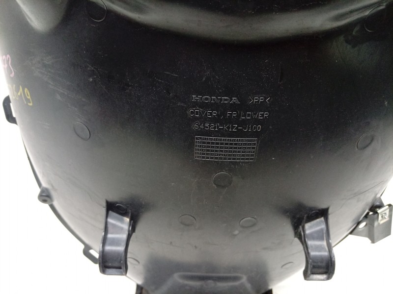 Recambio de moldura para honda pcx 125 referencia OEM IAM  64521K1ZJ100 