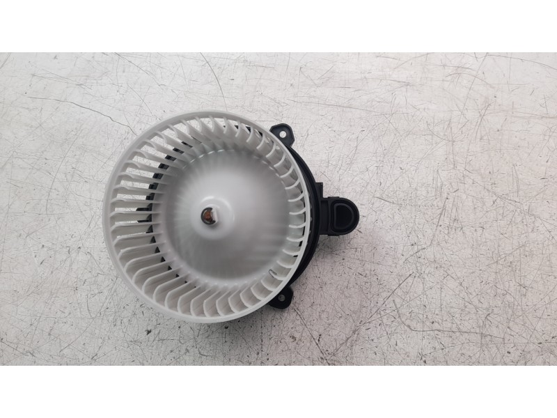Recambio de ventilador calefaccion para ssangyong rexton limited 4x4 referencia OEM IAM 6911336500  