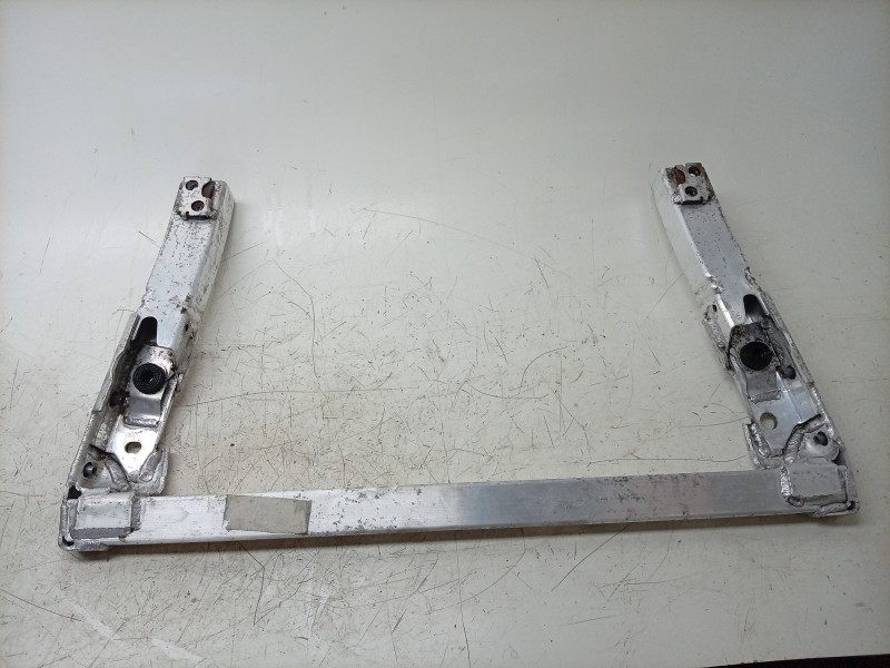 Recambio de travesaño inferior para maserati ghibli iii (m157) 3.0 s q4 referencia OEM IAM  670009989 