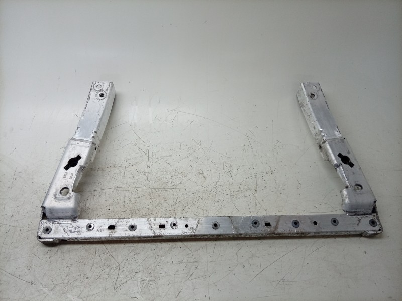 Recambio de travesaño inferior para maserati ghibli iii (m157) 3.0 s q4 referencia OEM IAM  670009989 