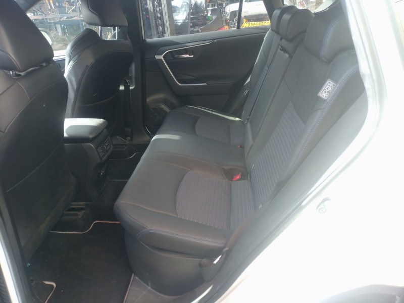 toyota rav 4 v (_a5_, _h5_) del año 2022