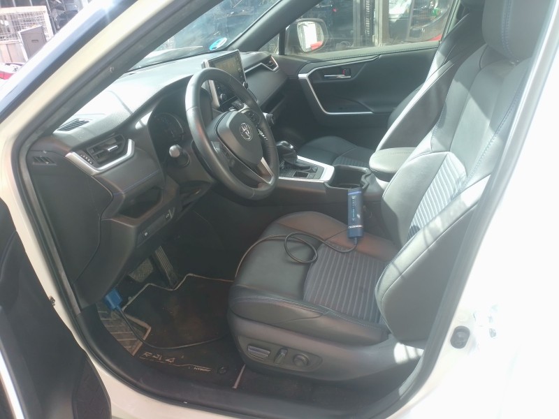 toyota rav 4 v (_a5_, _h5_) del año 2022