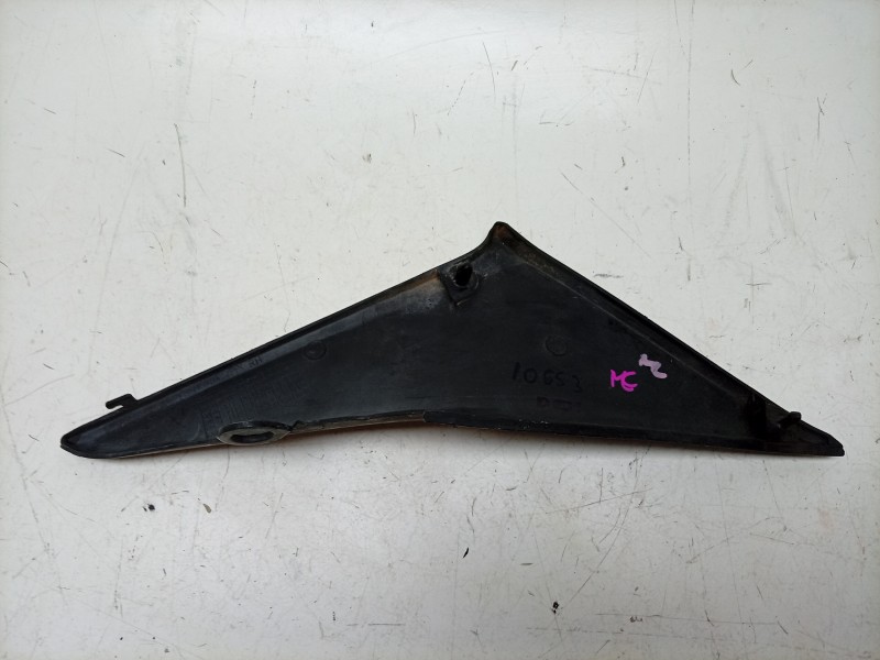 Recambio de moldura para honda cbr 600 f / cbr 600 rr referencia OEM IAM  83600MEE000ZA 