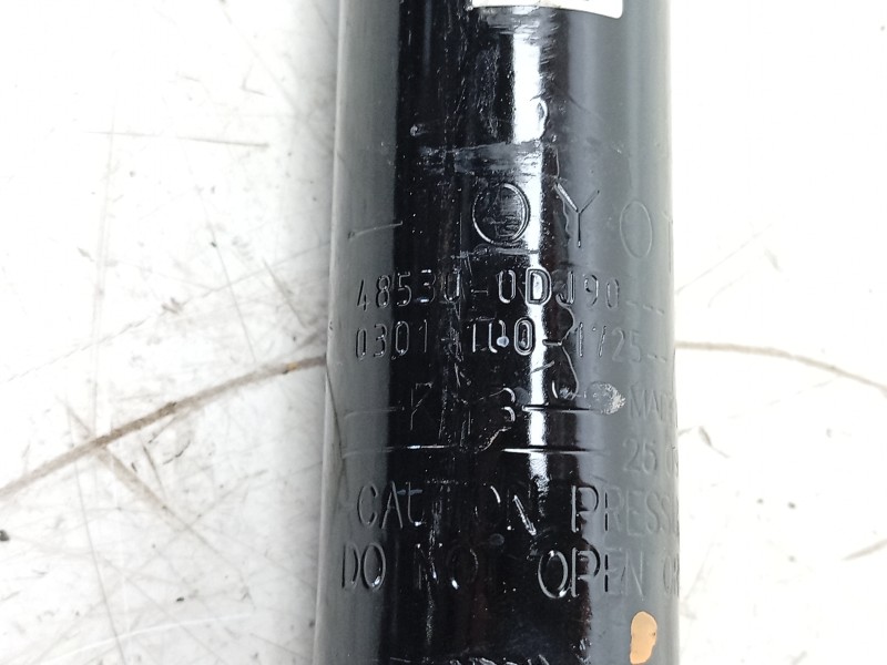 Recambio de amortiguador trasero derecho para toyota yaris (_p21_, _pa1_, _ph1_) 1.5 hybrid (mxph10) referencia OEM IAM  485300D