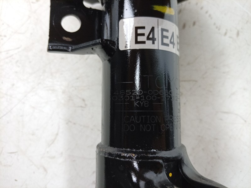 Recambio de amortiguador delantero izquierdo para toyota yaris (_p21_, _pa1_, _ph1_) 1.5 hybrid (mxph10) referencia OEM IAM  485