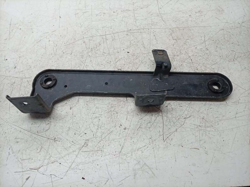 Recambio de soporte radiador para maserati ghibli iii (m157) 3.0 s q4 referencia OEM IAM  670001348 