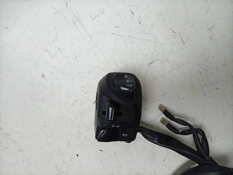 Recambio de piña luces izquierda para yamaha x-max x-max 300 (sh14) referencia OEM IAM  B74H39630000 