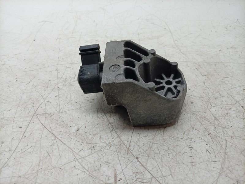 Recambio de soporte radiador para maserati ghibli iii (m157) 3.0 s q4 referencia OEM IAM  670001324 