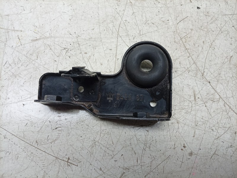 Recambio de soporte radiador para maserati ghibli iii (m157) 3.0 s q4 referencia OEM IAM  670037759 