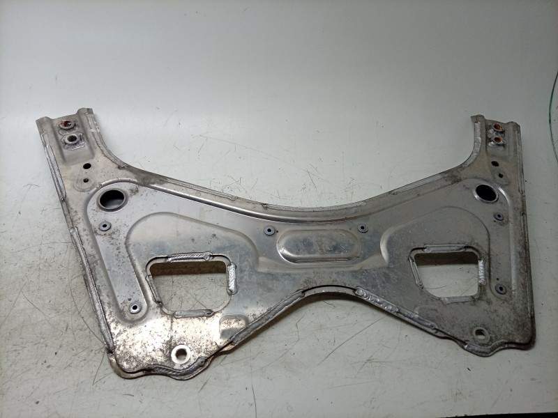 Recambio de travesaño inferior para maserati ghibli iii (m157) 3.0 s q4 referencia OEM IAM  670002928 