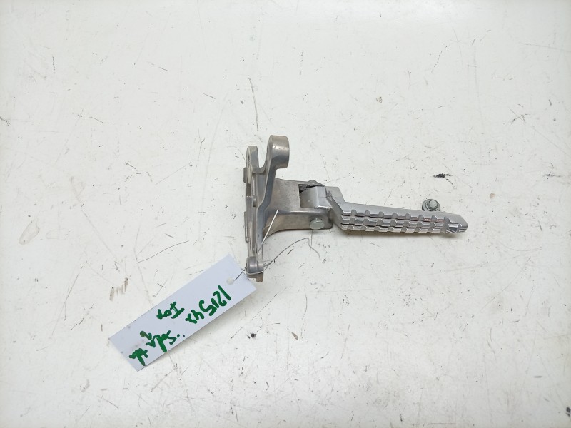 Recambio de estribera izquierda para yamaha x-max x-max 300 (sh14) referencia OEM IAM  B74F74300000 