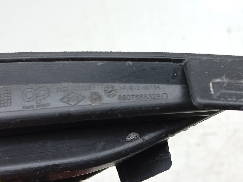 Recambio de moldura para renault rafale rafale referencia OEM IAM  850768832R 