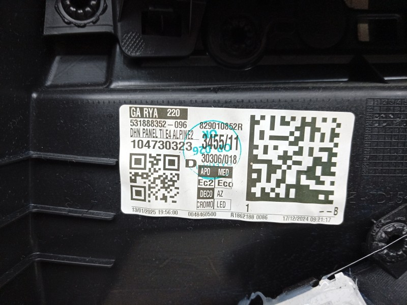 Recambio de guarnecido puerta trasera izquierda para renault rafale rafale referencia OEM IAM  829010852R 