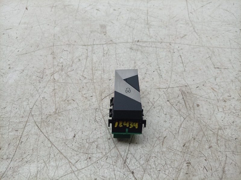 Recambio de mando bloqueo puertas para ds ds 3 / ds 3 crossback (ur_, uc_, uj_) 1.5 bluehdi 100 referencia OEM IAM  9817778977 