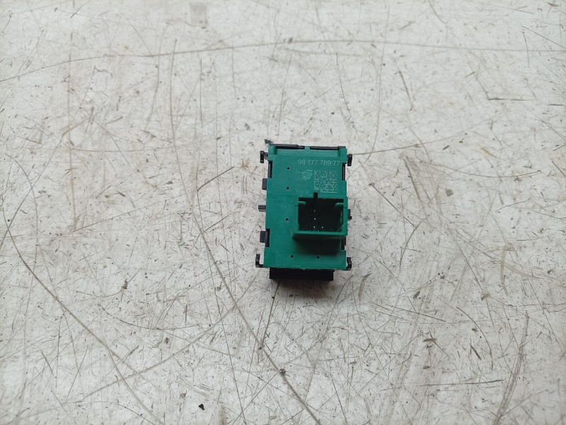 Recambio de mando bloqueo puertas para ds ds 3 / ds 3 crossback (ur_, uc_, uj_) 1.5 bluehdi 100 referencia OEM IAM  9817778977 