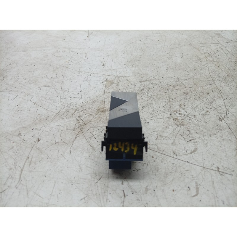 Recambio de mando elevalunas traseros para ds ds 3 / ds 3 crossback (ur_, uc_, uj_) 1.5 bluehdi 100 referencia OEM IAM  98177788