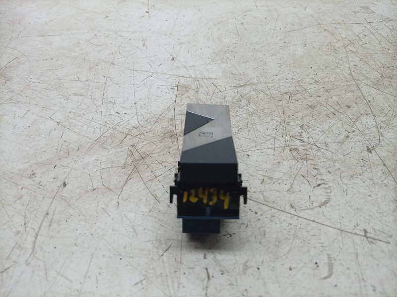 Recambio de mando elevalunas traseros para ds ds 3 / ds 3 crossback (ur_, uc_, uj_) 1.5 bluehdi 100 referencia OEM IAM  98177788