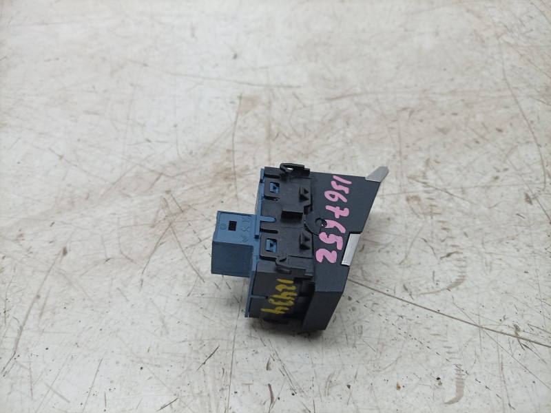 Recambio de mando elevalunas traseros para ds ds 3 / ds 3 crossback (ur_, uc_, uj_) 1.5 bluehdi 100 referencia OEM IAM  98177788