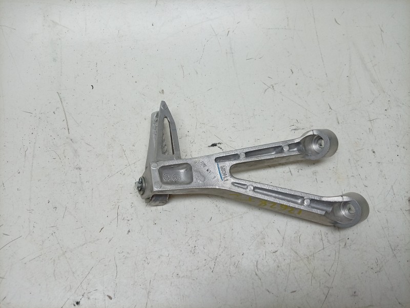 Recambio de estribera izquierda para honda cb (501cc - ) cb 650 r (rh08, rh02) referencia OEM IAM  50760MKND50 