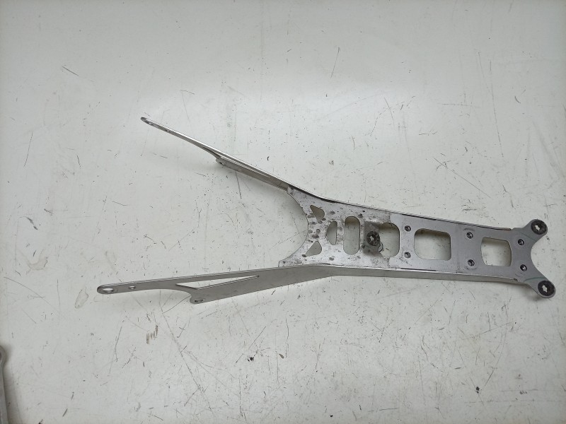 Recambio de moldura para honda cb (501cc - ) cb 650 r (rh08, rh02) referencia OEM IAM  80103MKYD50 